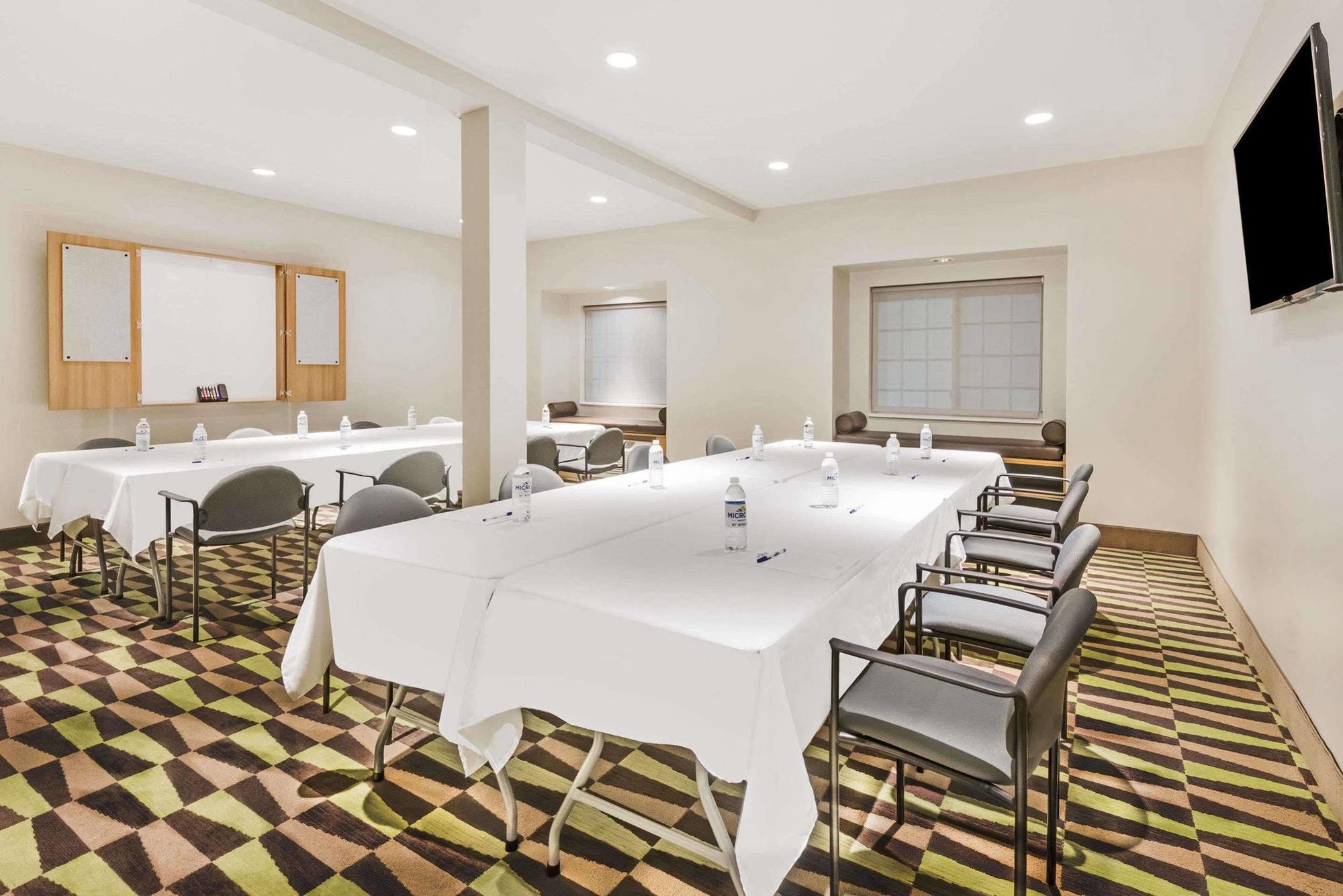 Microtel Inn & Suites By Wyndham Beaver Falls Ngoại thất bức ảnh